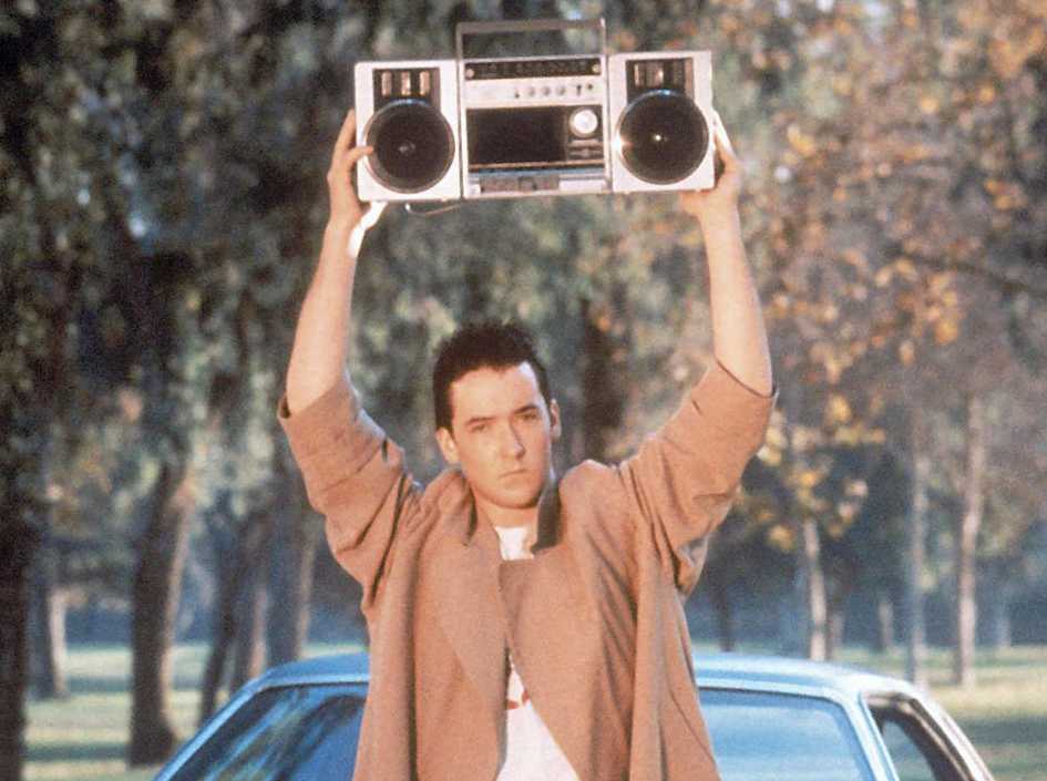 john cusack segurando um boombox